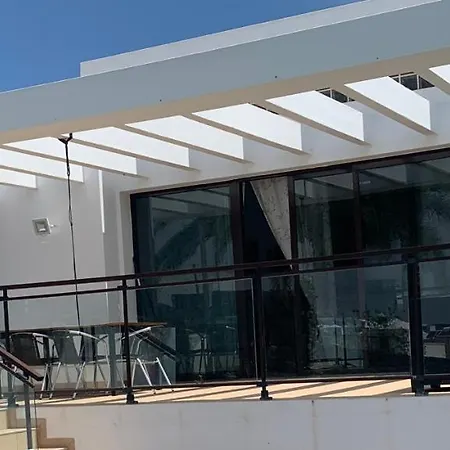 בית אירוח Tia Ela